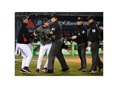 염경엽 감독 배치기 퇴장으로 벌금 200만원 받음