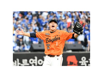 문동주 가을 데뷔전서 162km 기록하며 화제